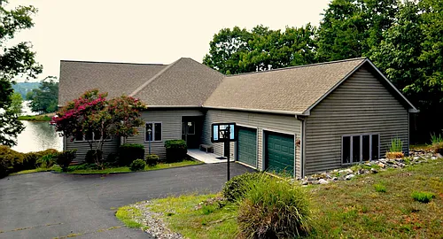 1265 Runaway Bay Rd Photo 1