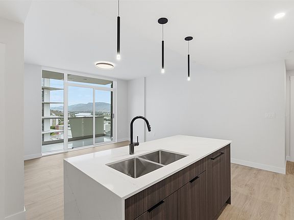5th image of 460 Nicola St #1307