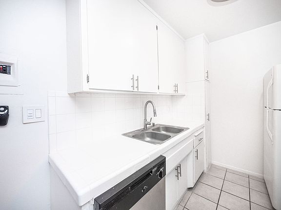5th image of 1166 S Crenshaw Blvd #7019