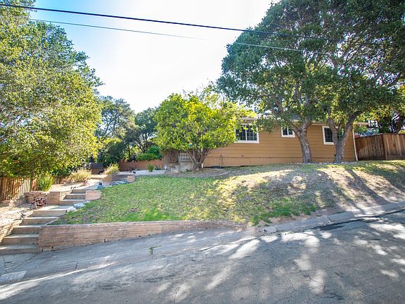 5th image of 1712 Pine Knoll Dr
