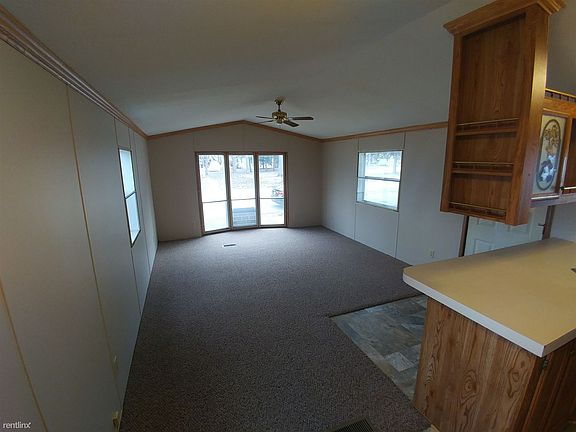 3rd image of 30 Berry Ln