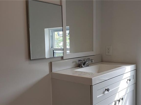 3rd image of 16 Orchard St