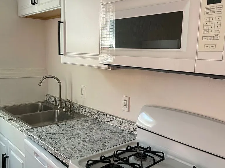 2536 N Oakland Ave — Photo 8