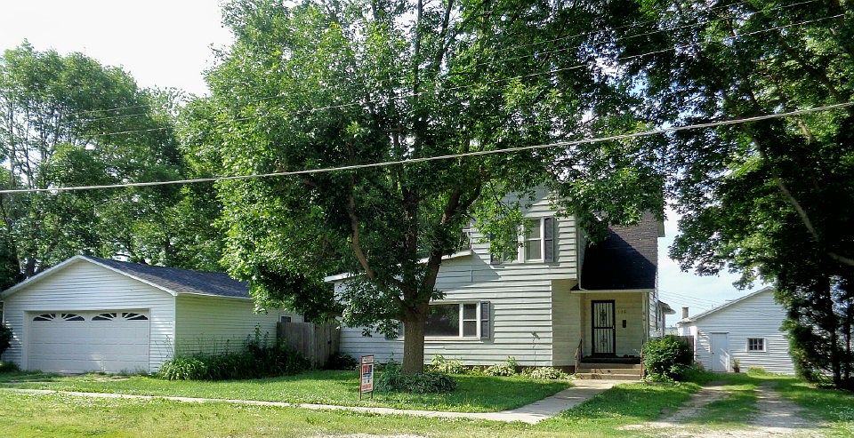 1st image of 130 E Elm St