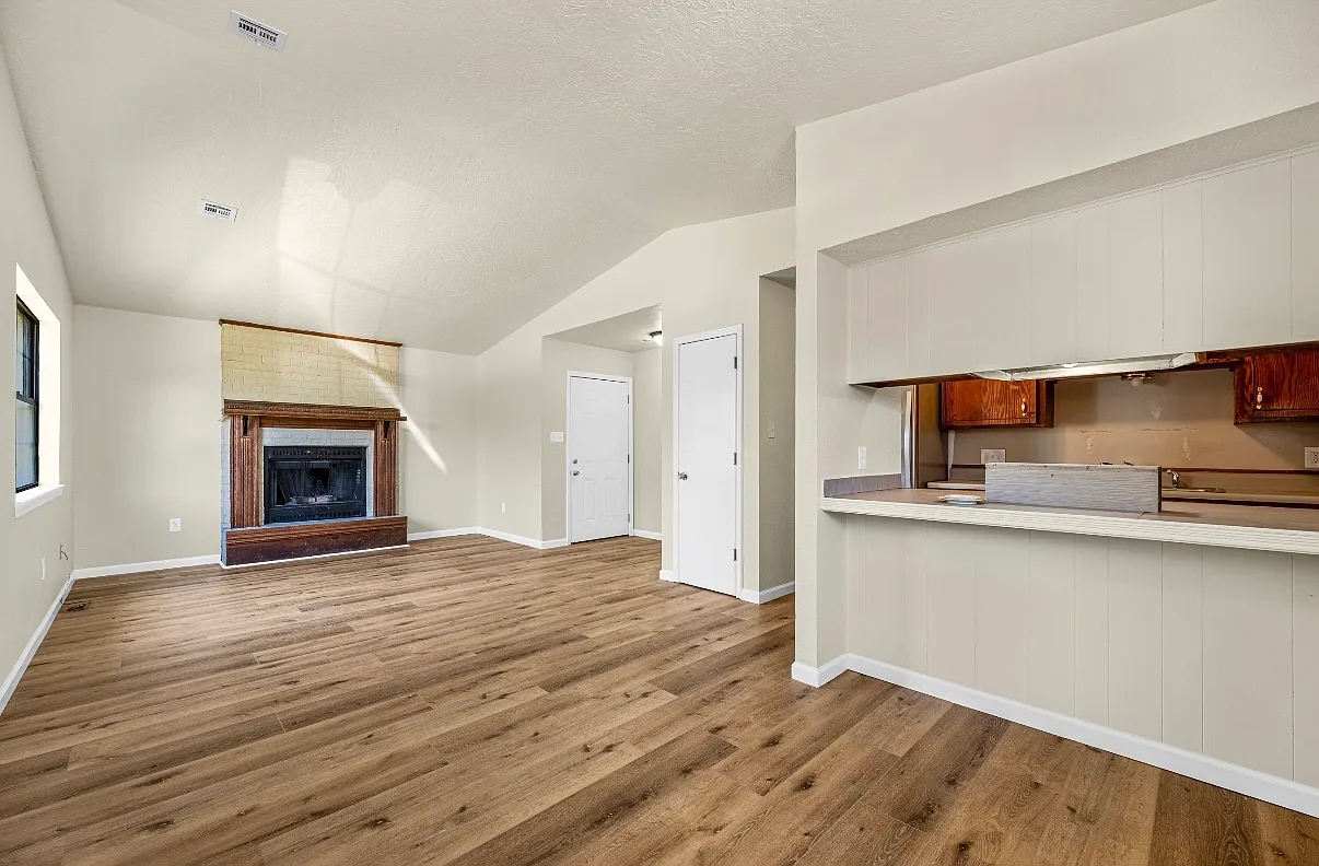 2 bed, 1000 sqft, $850 — Photo 2