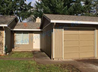 203-205 SE Sweetbriar Ln, Troutdale, OR 97060