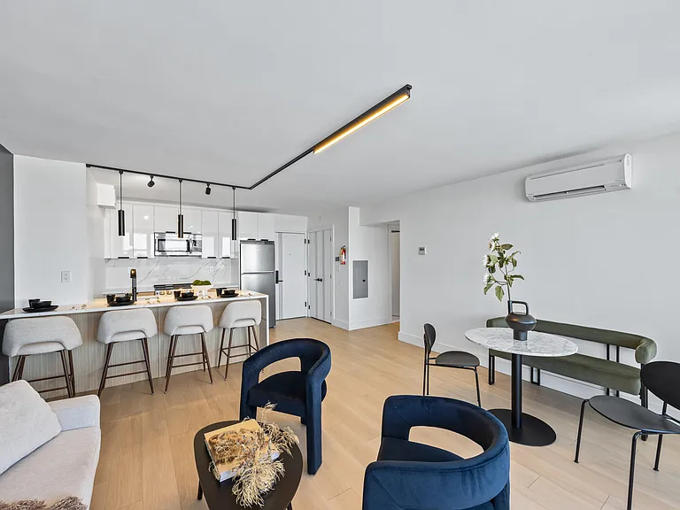 Cosmo 440 Luxury Apartments — Photo 7