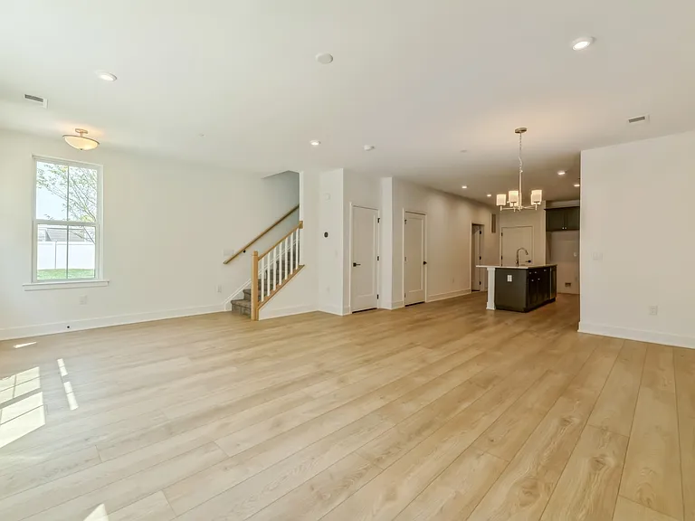 2107 Donatello Dr — Photo 9