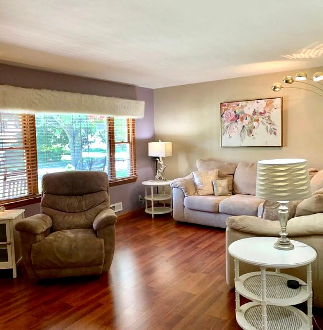1008 Westchester Dr — Photo 2