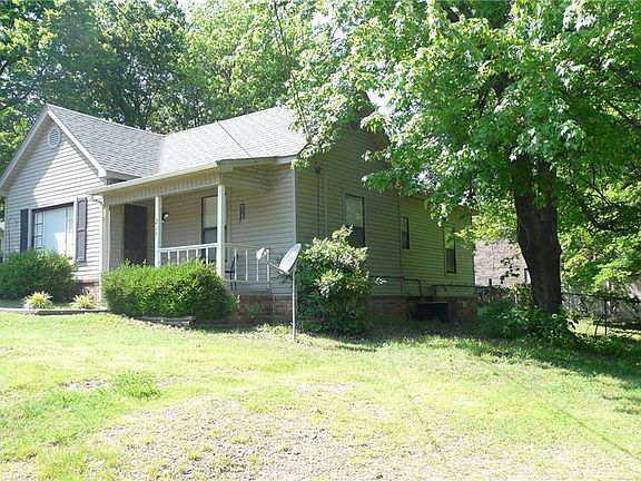 4th image of 215 Elm St
