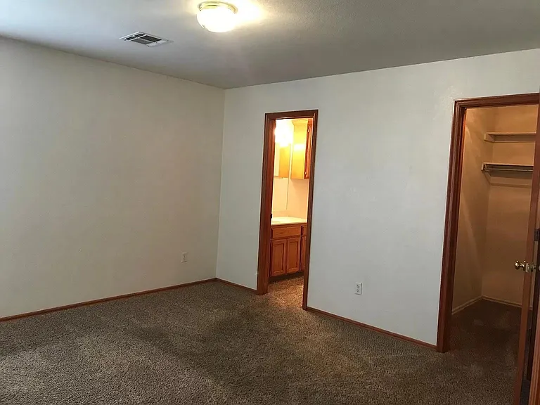 9744 Mayview Ct — Photo 6