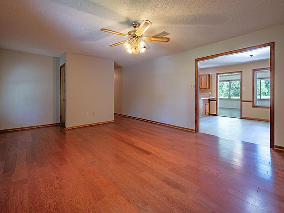 3rd image of 61 Winding Branch Ln