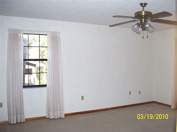 5th image of 211 SE Goldie Way