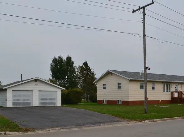 1205 Sinclair St, Bottineau, ND 58318