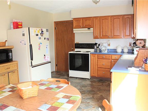 5th image of 1099 E Pleasant Dr