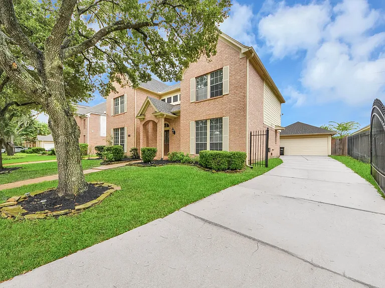 3210 Shadowwalk Dr — Photo 2