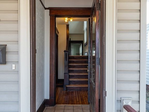 3rd image of 1456 Larchmont Ave