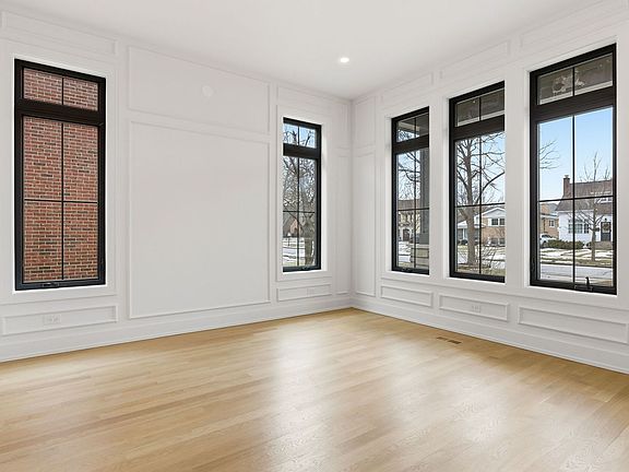 3rd image of 135 Elmore St