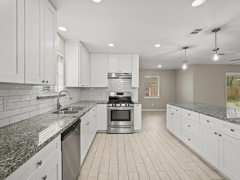105 Navajo St — Photo 16