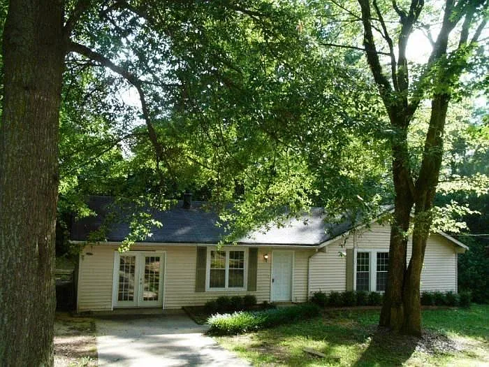 4 bed, 2.5 bath, 1500 sqft, $1,999 — Photo 1