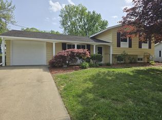 305 Rowe Dr, Bloomington, IL 61701