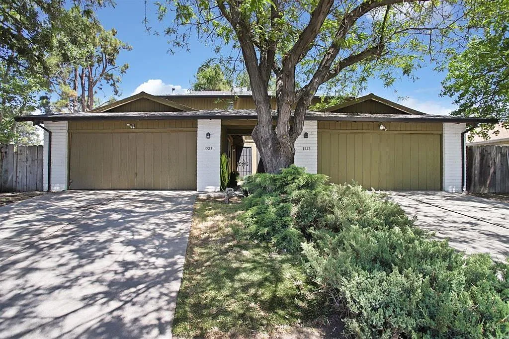 2 bed, 1.5 bath, 976 sqft, $1,675 — Photo 1