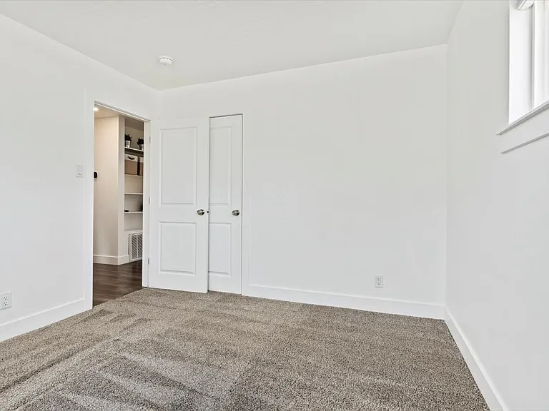 5750 S 4060 W — Photo 12