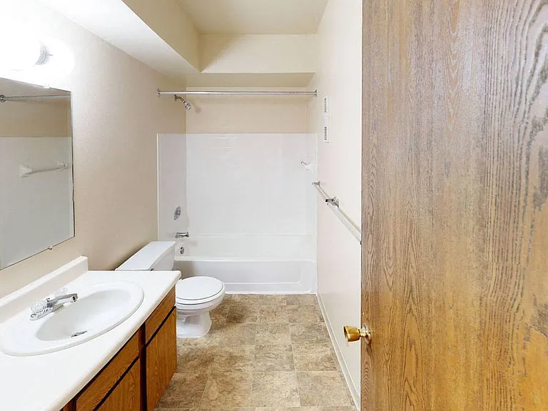 West Wind Apartments — Photo 31