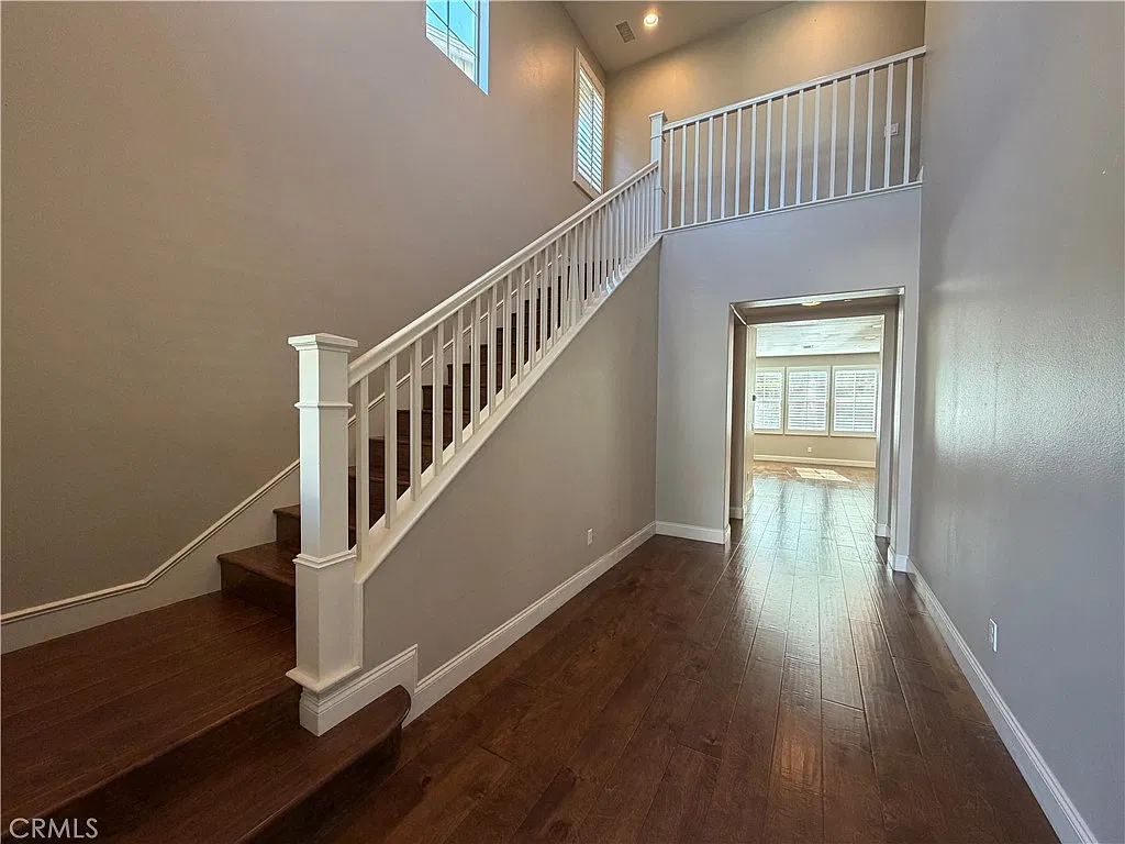 3 bed, 2.5 bath, 2332 sqft, $4,800 — Photo 1