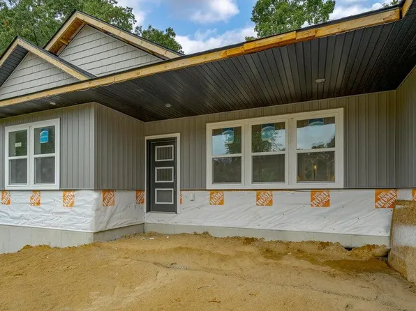 270 Markus Glen Dr, Plainwell, MI 49080