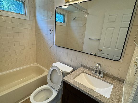5th image of 1251 Candlewood Ln