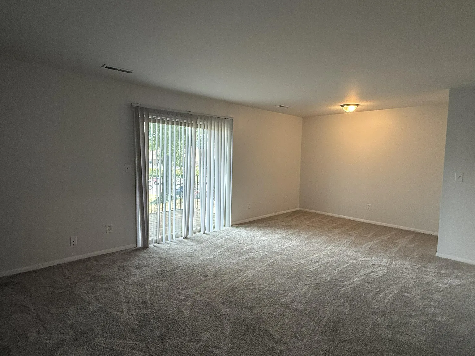 2 bed, 1.0 bath, 925 sqft, $1,175 — Photo 2
