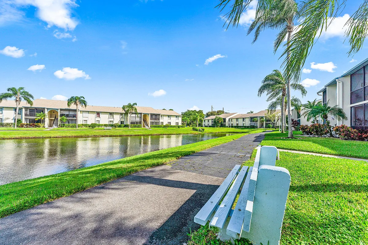 Building Photo - 1117 Green Pine Blvd #D2