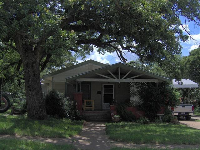 1st image of 209 S Oak St