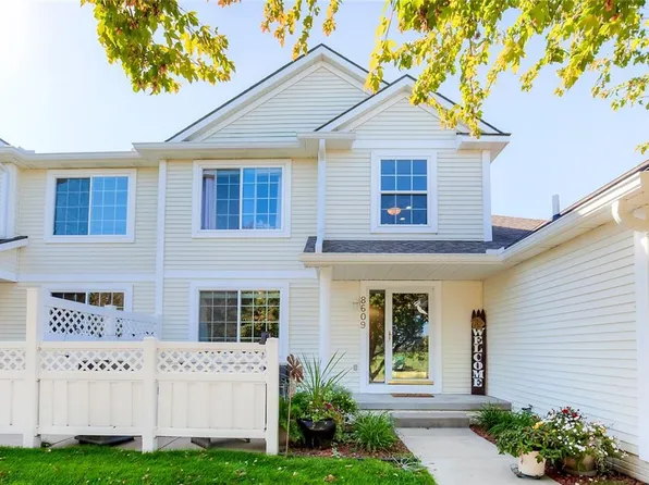 8609 Bromley Pl, Johnston, IA 50131