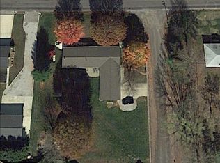 8050 Maple Grove Rd, Troy, IL 62294