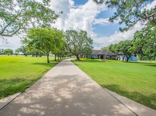 513 Campfire Trl, Angleton, TX 77515