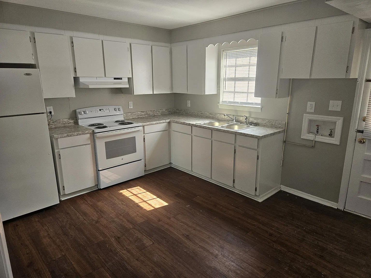 2 bed, 1.5 bath, 1100 sqft, $750 — Photo 3