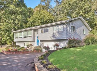 100 Ludvigh Rd, Bardonia, NY 10954