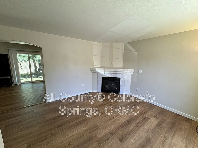 235 Ellers Grv — Photo 2