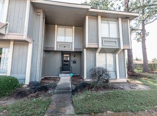 141 Stoneridge Dr, Warner Robins, GA