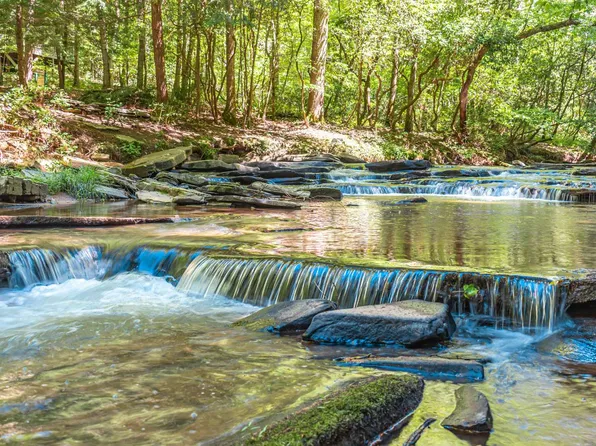 259A Mountain Creek Hollow Dr, Talking Rock, GA 30175