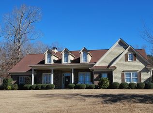 174 Lake Harding Dr, Hamilton, GA 31811