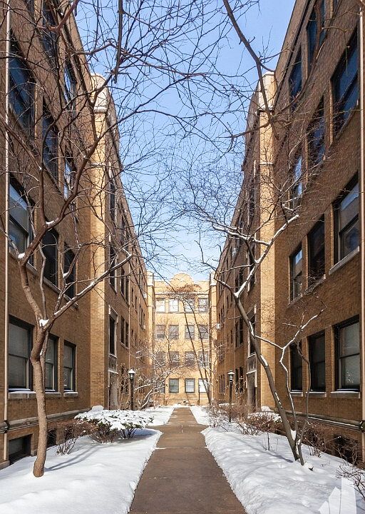 1st image of 626 W Waveland Ave APT 2F