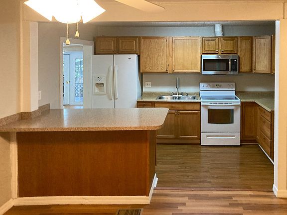 4th image of 3711 Summer Haven Ln