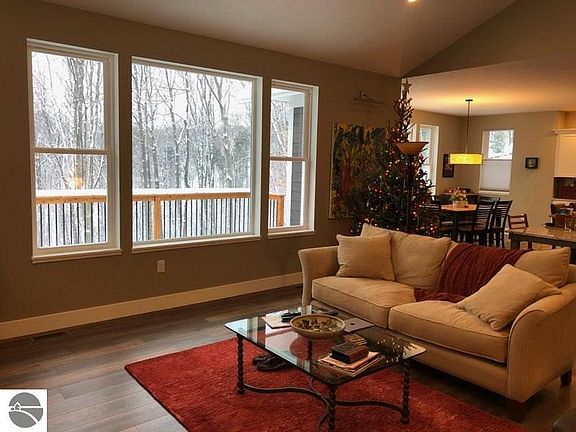 3rd image of 3105 Holiday Village Rd