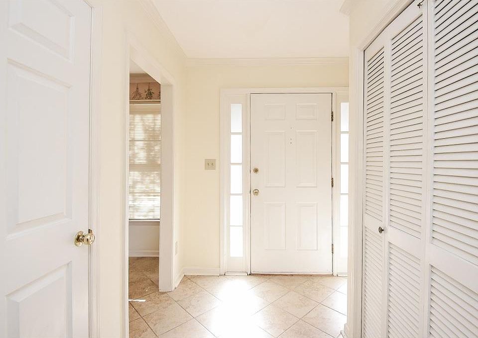 1st image of 507 Salem Woods Dr SE