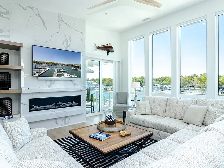 2 Marina St #C — Photo 3