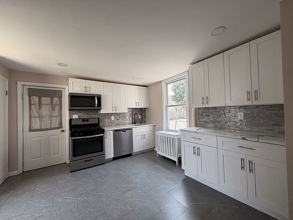 2nd image of 29 W Somerset St