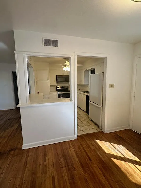 201 Hiawatha Drive - 1 — Photo 2
